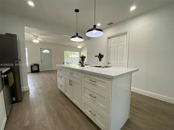 3rd image of 1120 SW 15th Ter
