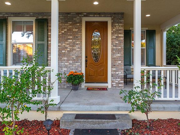 4th image of 527 Chablis Drive