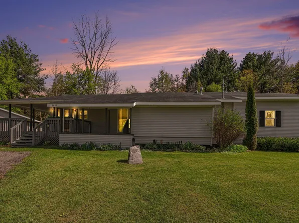 8653 Chain O Lakes Dr, Delton, MI 49046