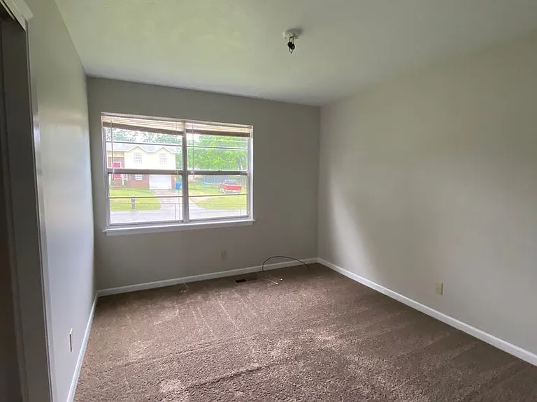 1440 Taylors Chapel Rd — Photo 5