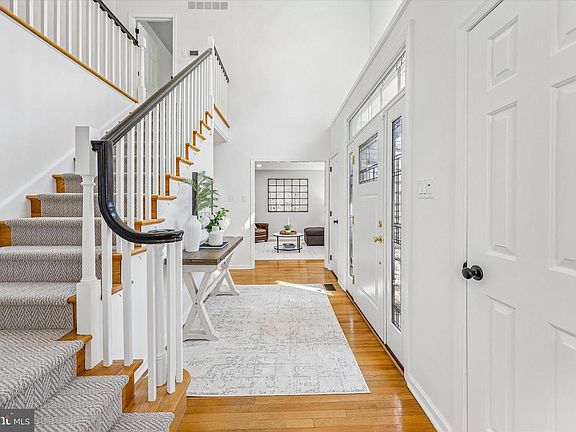 4th image of 872 Roscommon Rd