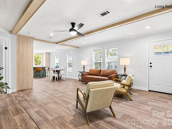 5th image of 1105 Marion St