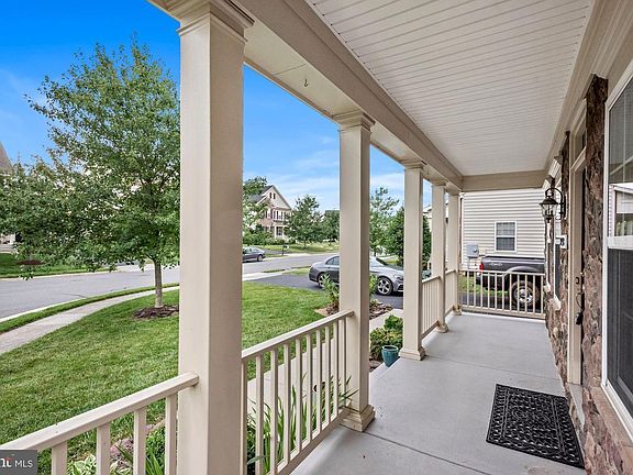 3rd image of 21950 Keverne Ct