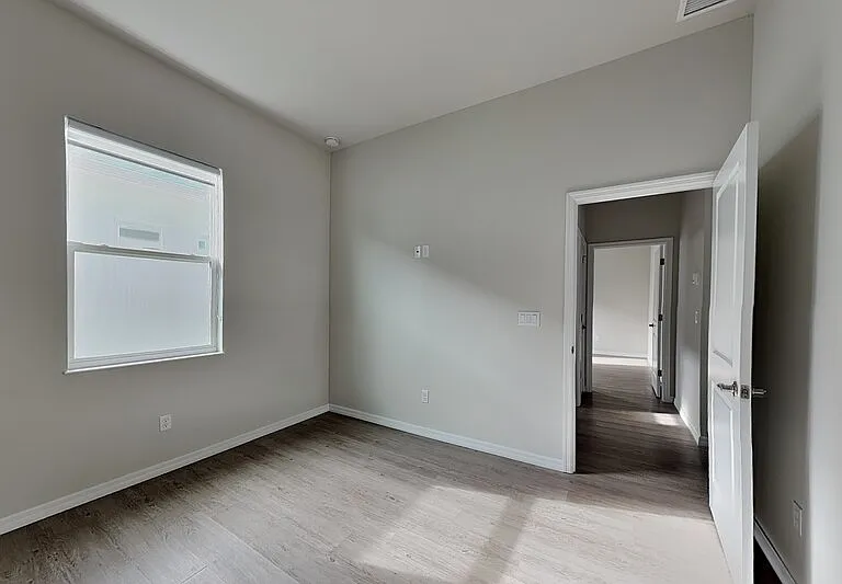 3109 King Palm Dr — Photo 6