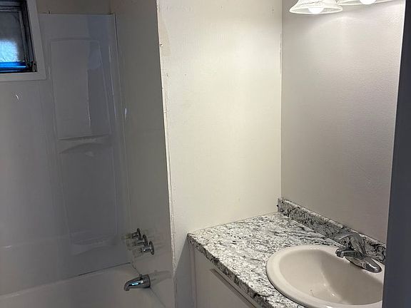 4th image of 600 N Ruby St #13