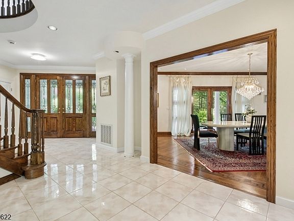 5th image of 830 W Shore Dr