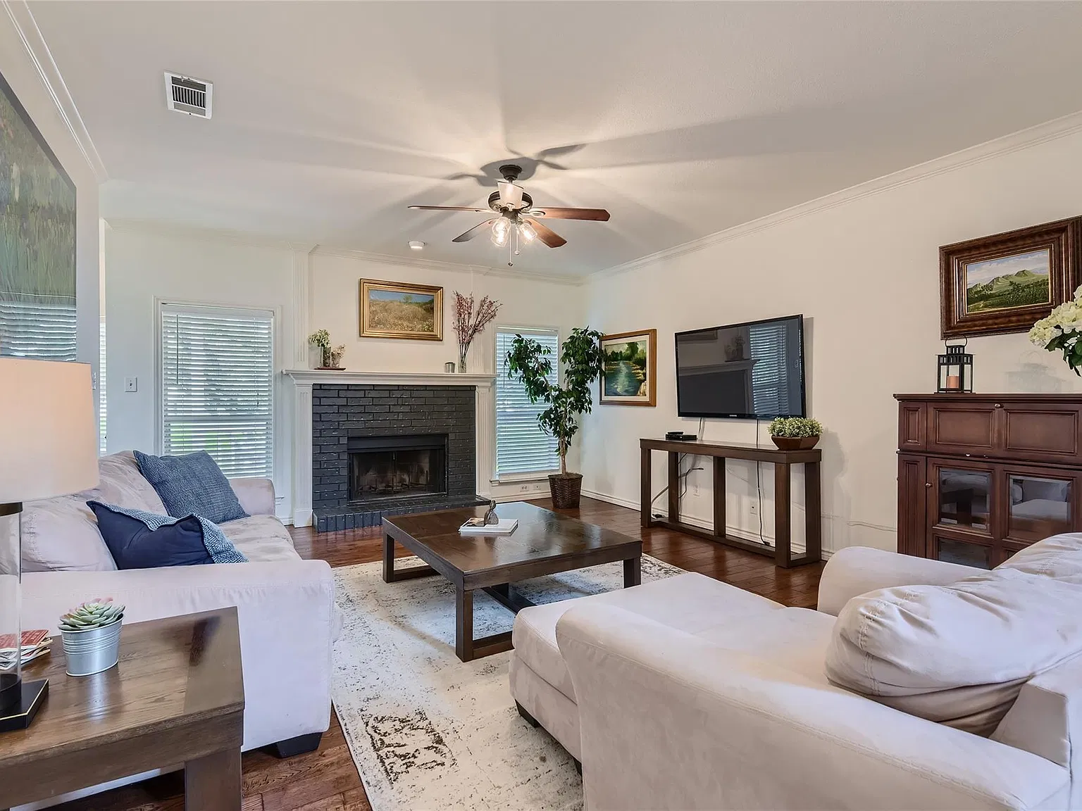 5 bed, 3.5 bath, 3051 sqft, $4,500 — Photo 3