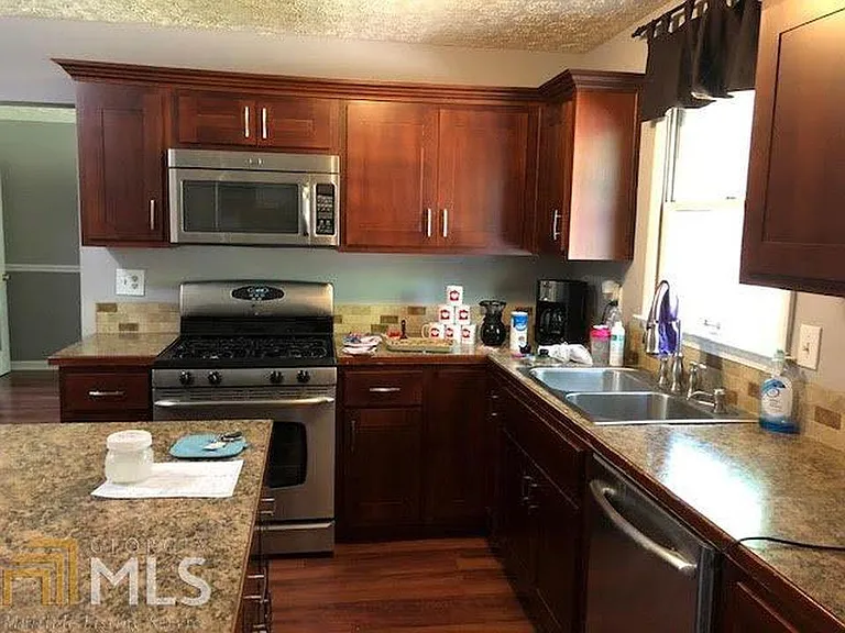 1811 Hickory Creek Ct NW — Photo 4
