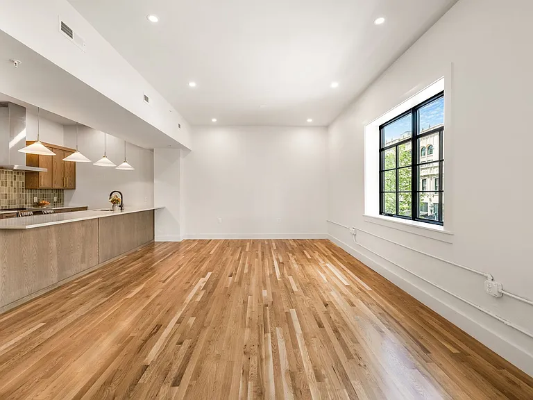 29 Page Ave — Photo 37