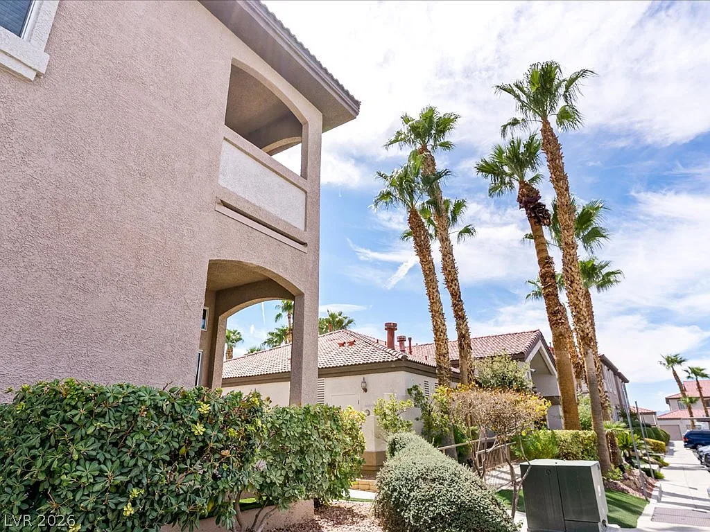 2 bed, 2.0 bath, 1054 sqft, $1,595 — Photo 4
