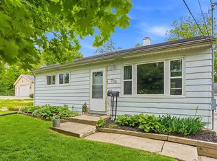 706 Giblin Dr, Iowa City, IA 52246