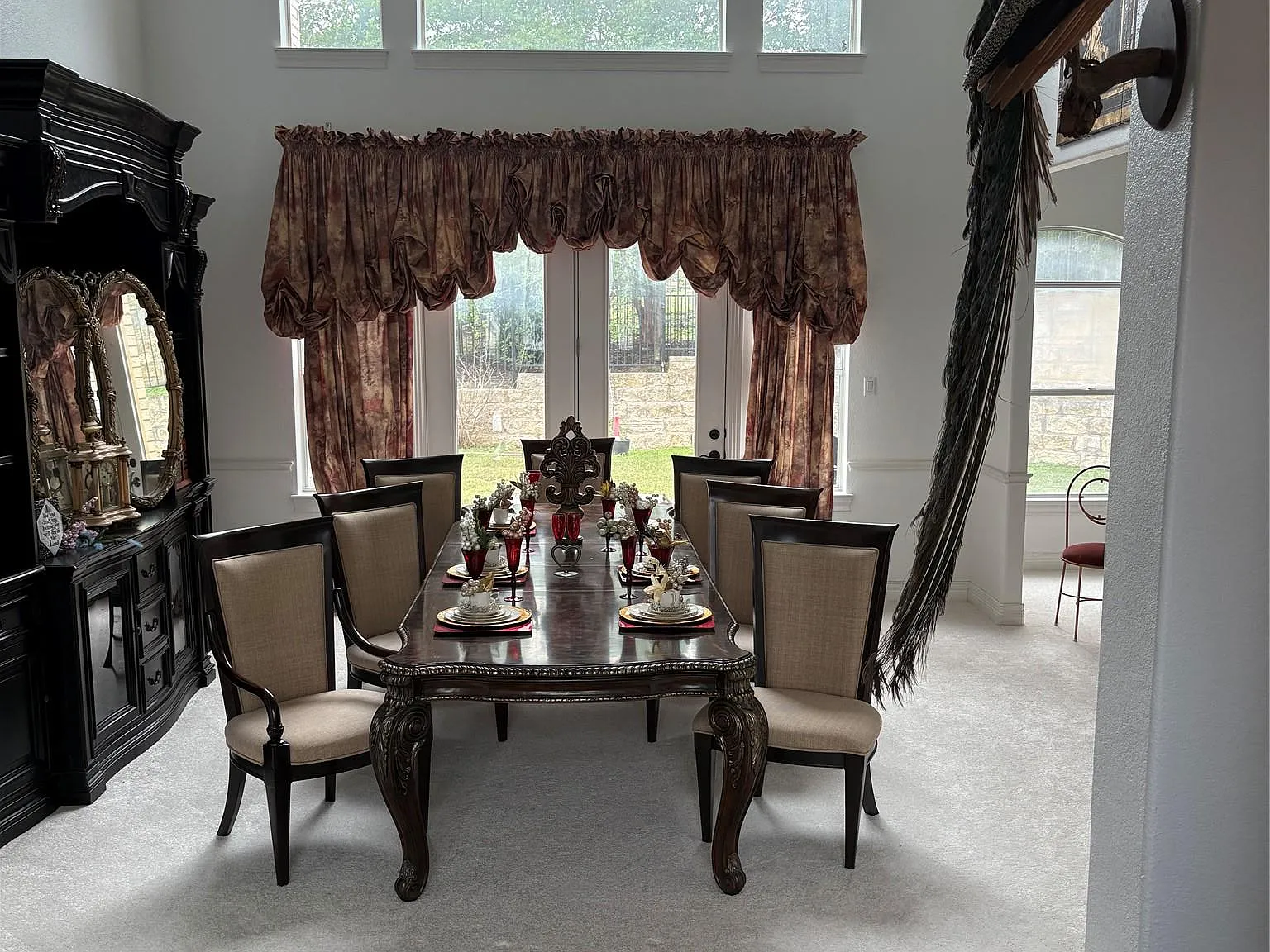 5 bed, 4.5 bath, 5069 sqft, $6,300 — Photo 4