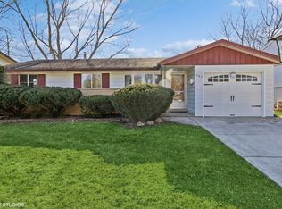 587 Maple Dr, Buffalo Grove, IL 60089