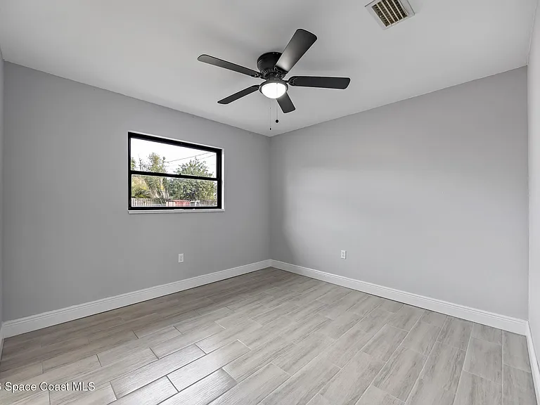 419 Marquis St — Photo 14