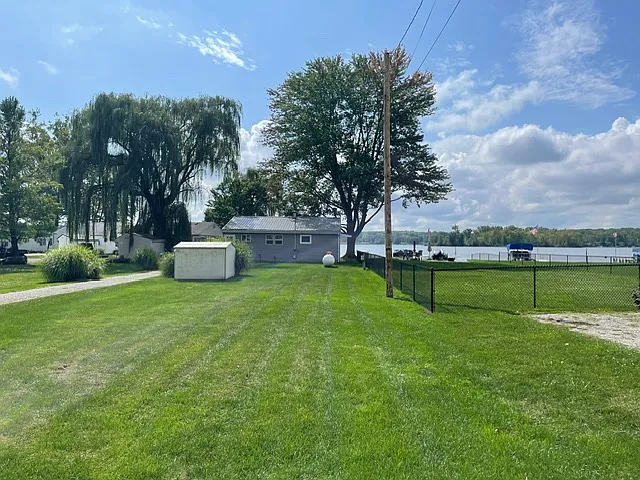 303 Ems B1 Ln — Photo 3