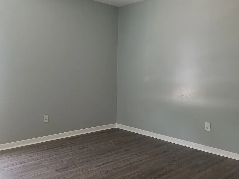 Avondale III Apartments — Photo 5