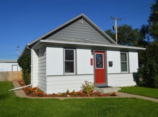 328 1st Ave SW, Dickinson, ND 58601