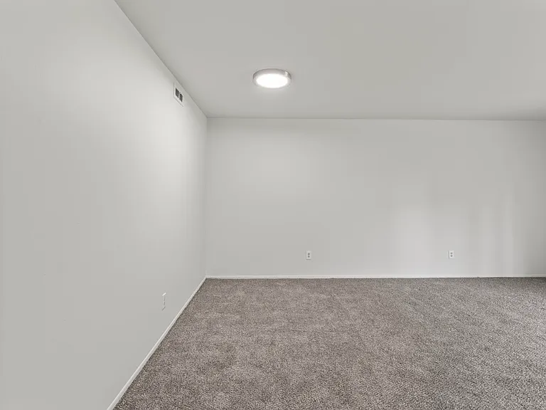 2 BR 1 ¼ Ba Photos