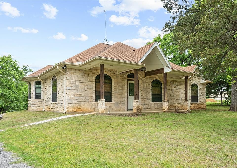 1st image of 117 Shady Woods Ln