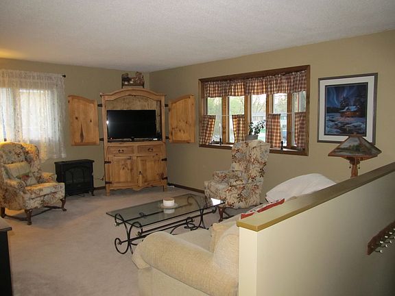 Living Room 16' x 13'