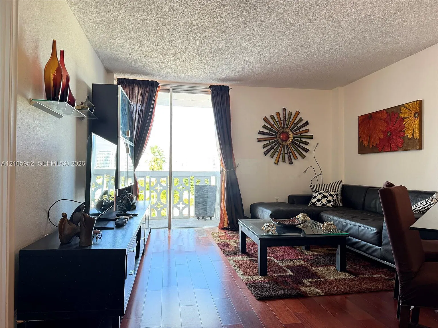 Admiral Towers Condo — Photo 2