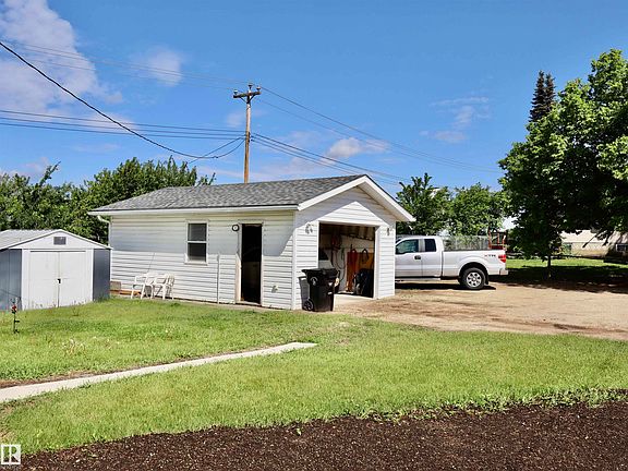 3rd image of 5530 46th St