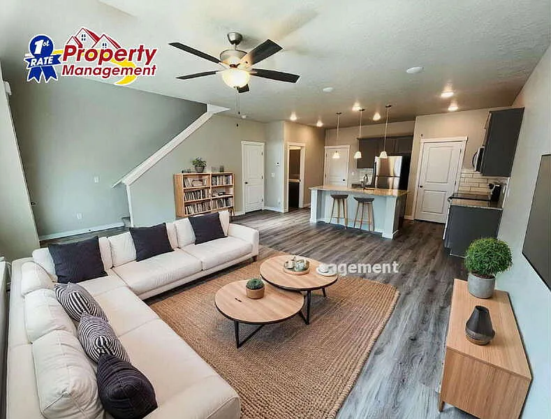 3 bed, 2.5 bath, 1685 sqft, $1,995 — Photo 2