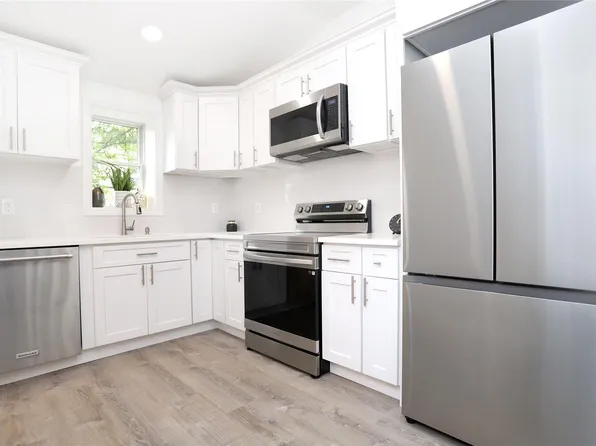 15 Depew Street, Huntington, NY 11743