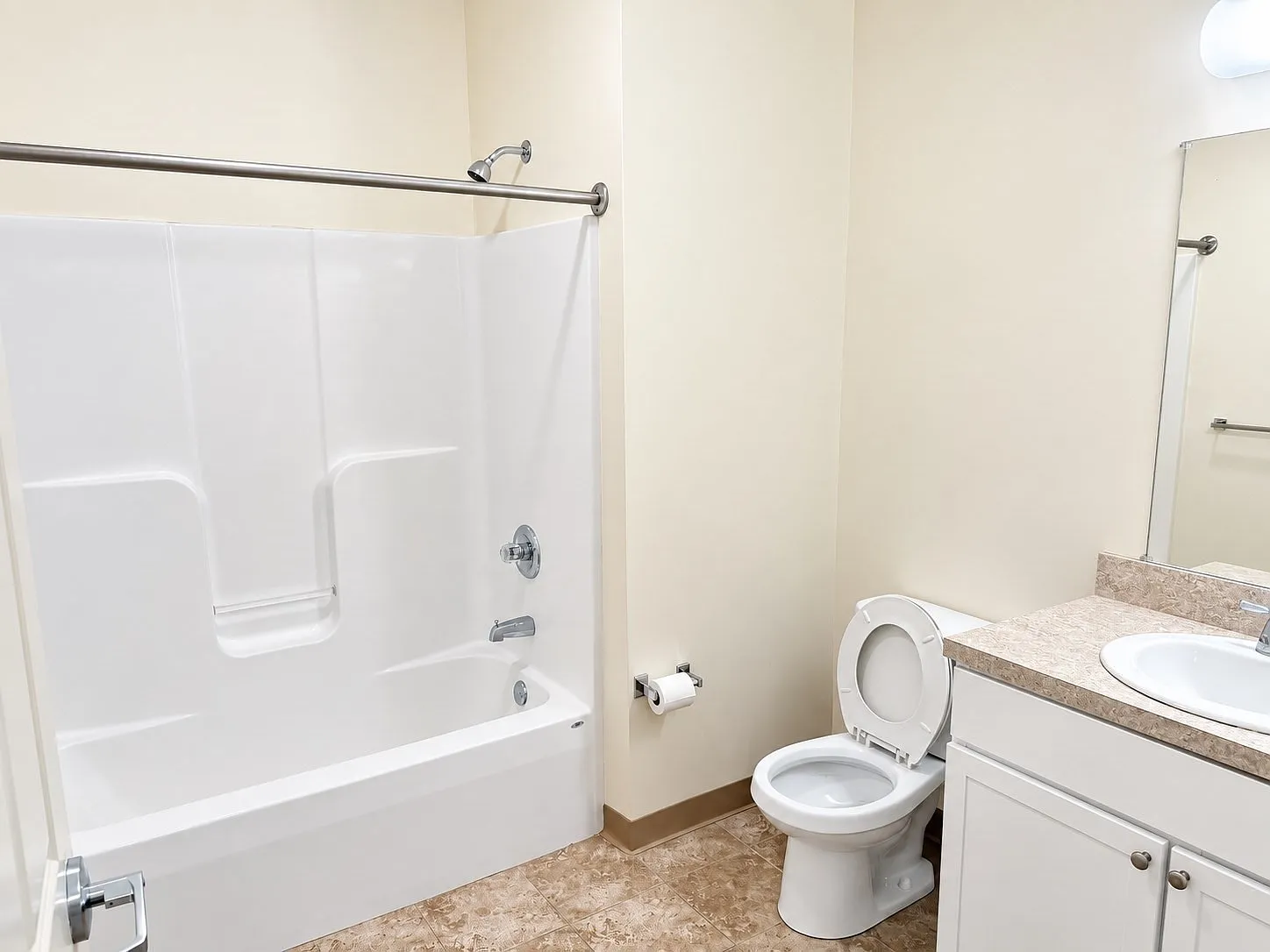 3 bed, 2.0 bath, 1200 sqft, $1,800 — Photo 4
