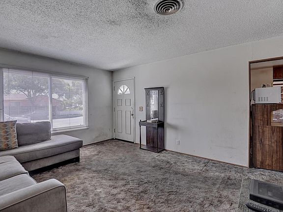 4th image of 861 Clyde Ave