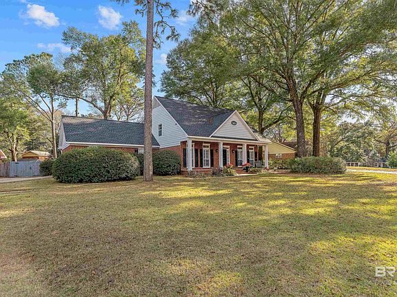 3rd image of 30934 Wakefield Dr