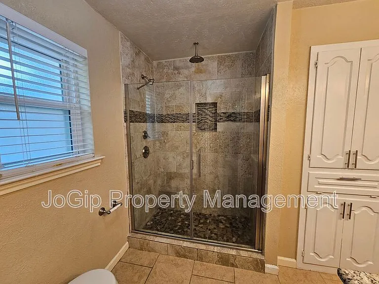 216 Wesley Dr — Photo 22