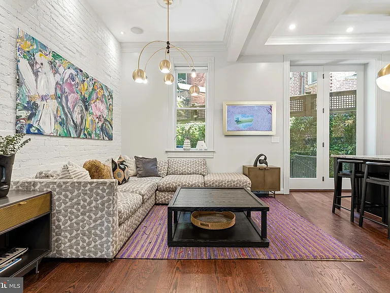 2121 R St NW — Photo 16