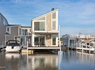 14 Harbor Isle Dr, New Buffalo, MI 49117