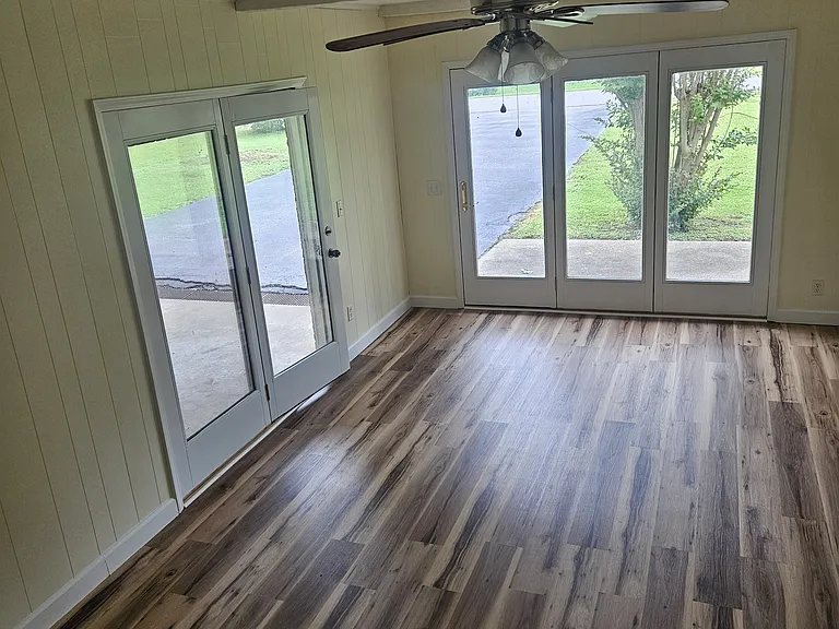 1501 Oak St — Photo 2