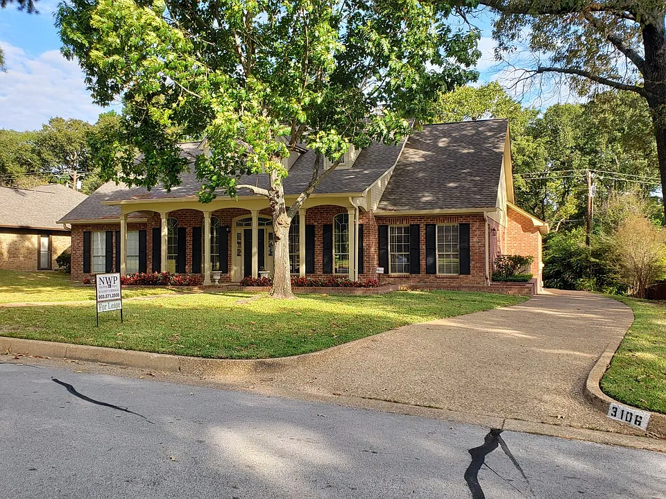 3106 Lake Forest Dr