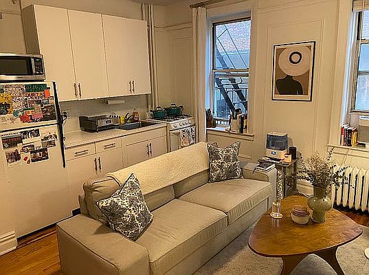 2nd image of 421 W 24th St APT 1B