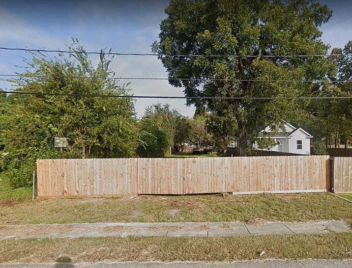 1st image of 794 Green Meadow Ln