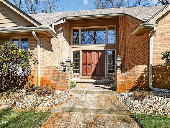3rd image of 4819 Whitebirch Ct