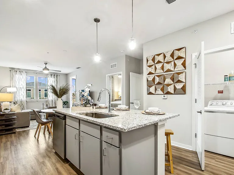 Westshore Palm Bay — Photo 13