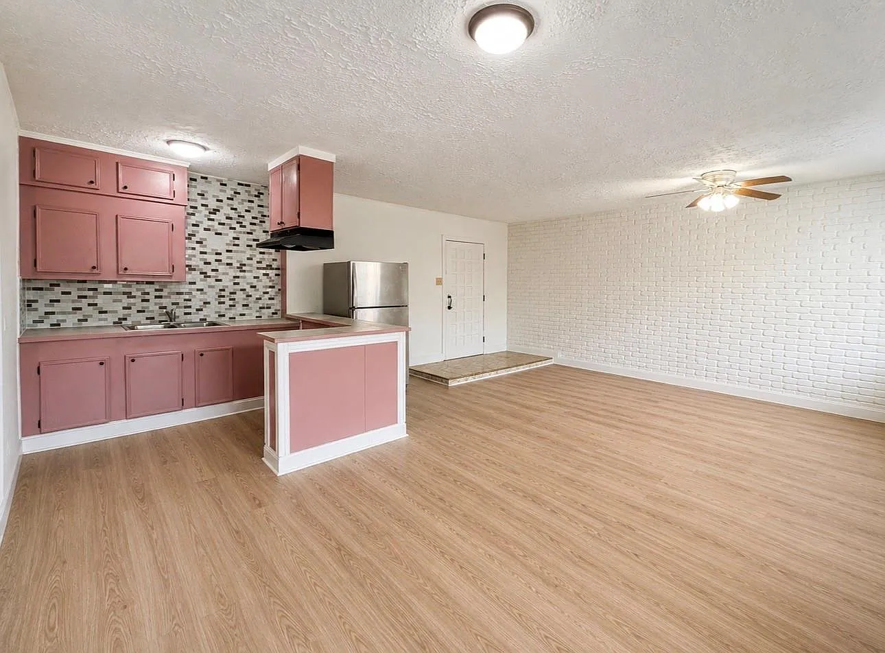 1 bed, 1.0 bath, 650 sqft, $1,000 — Photo 2