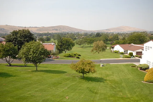 2003 Meadows Dr N — Photo 8