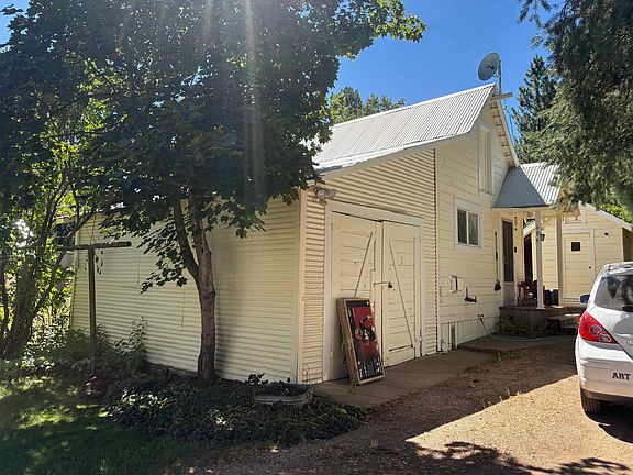 2nd image of 686-688 Main St