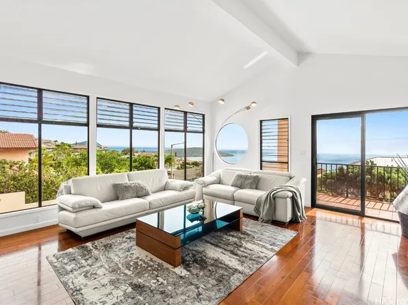 724 Moaniala St, Honolulu, HI 96821