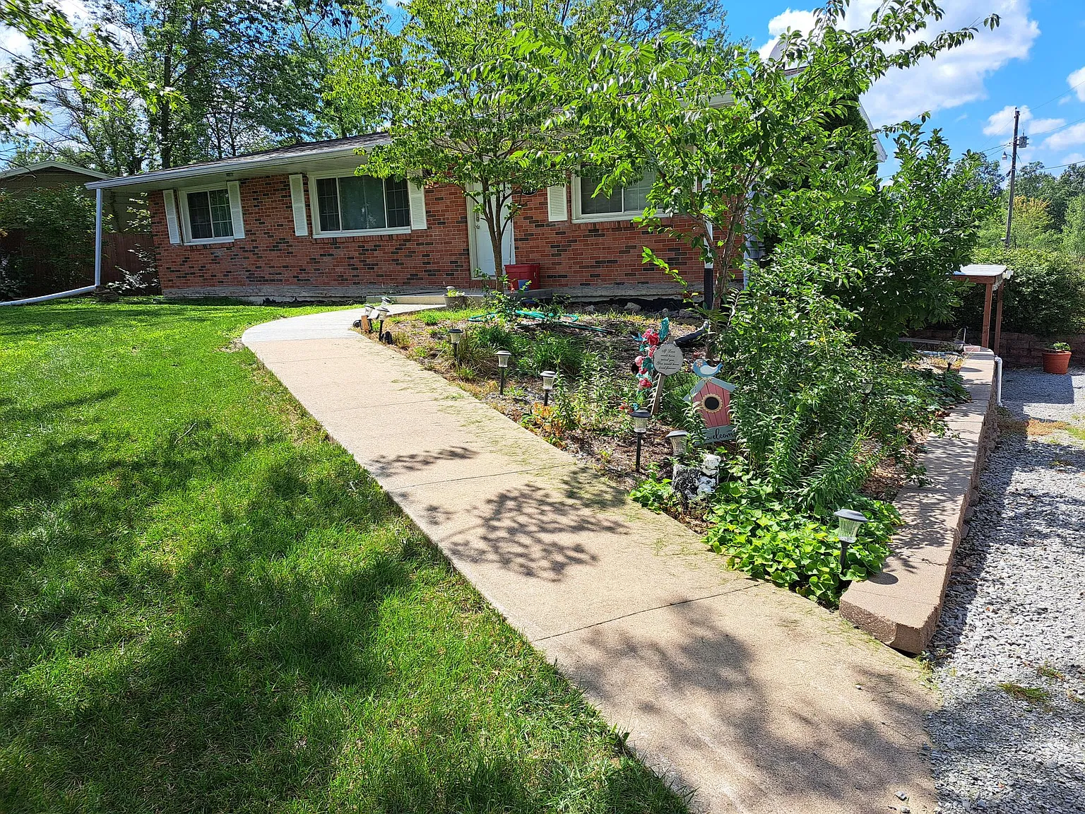 5 bed, 2000 sqft, $1,900 — Photo 4