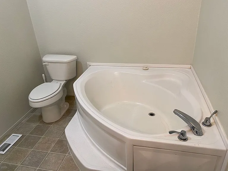 1340 Madison St #5 — Photo 6