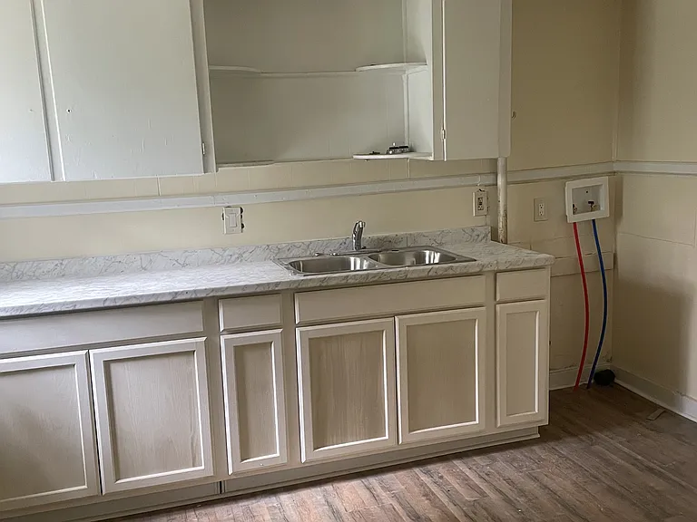 421 Fielding Ave — Photo 8