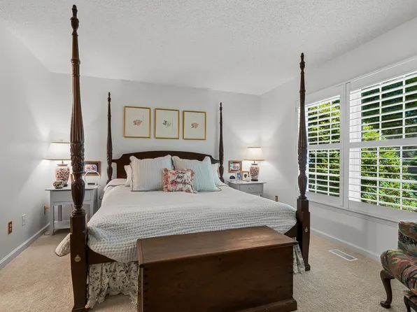 2424 Mapleton Ln, Raleigh, NC 27613