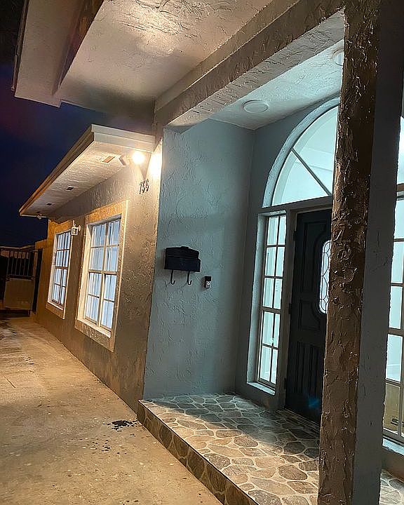 1st image of 756 W 53rd St