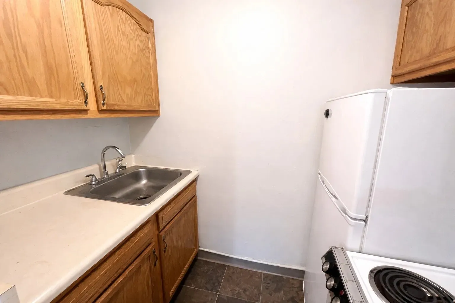 Studio, 1.0 bath, $859 — Photo 3